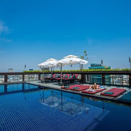 V Hotel Phnom Penh Bagian luar foto