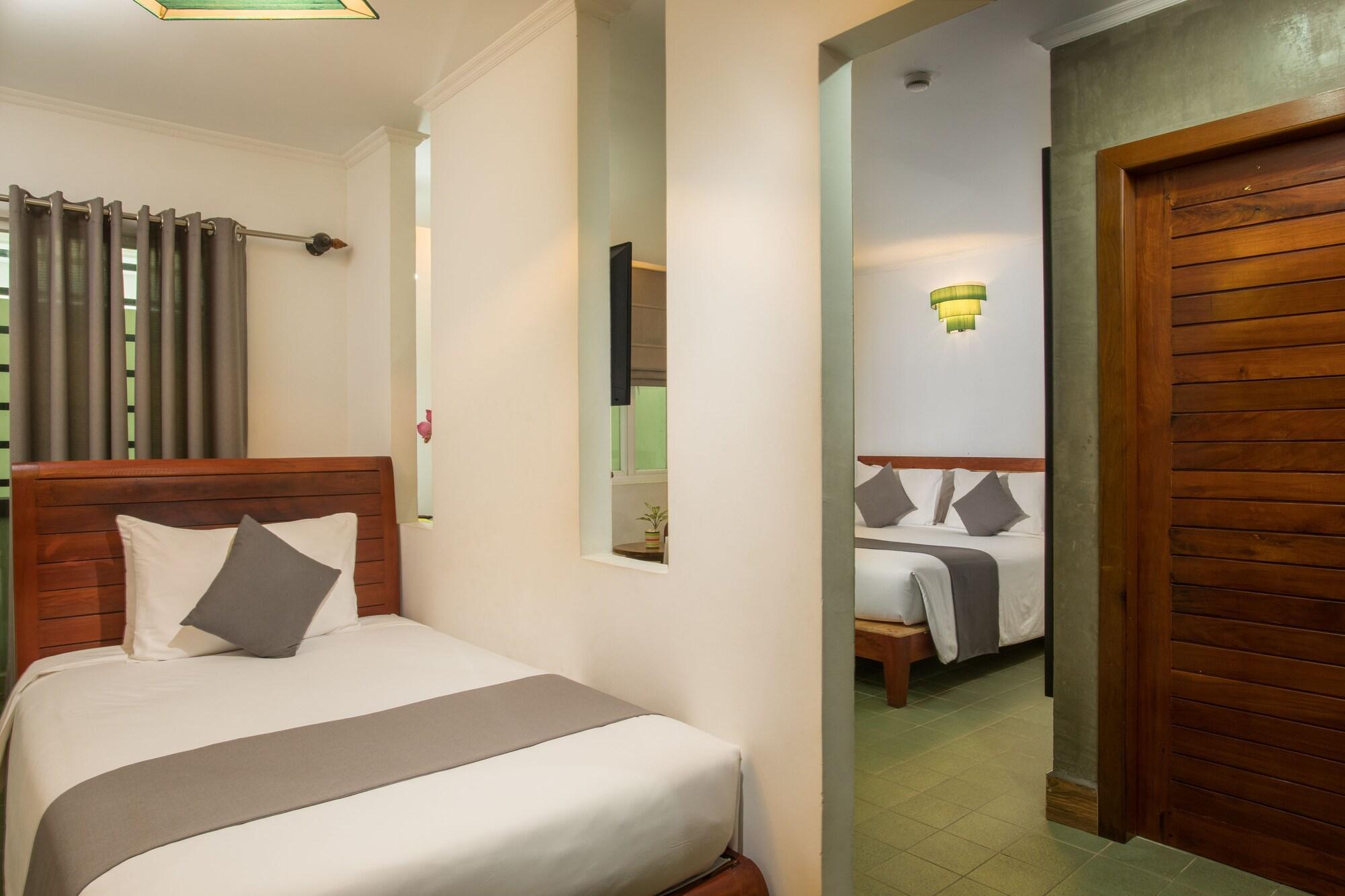 V Hotel Phnom Penh Bagian luar foto