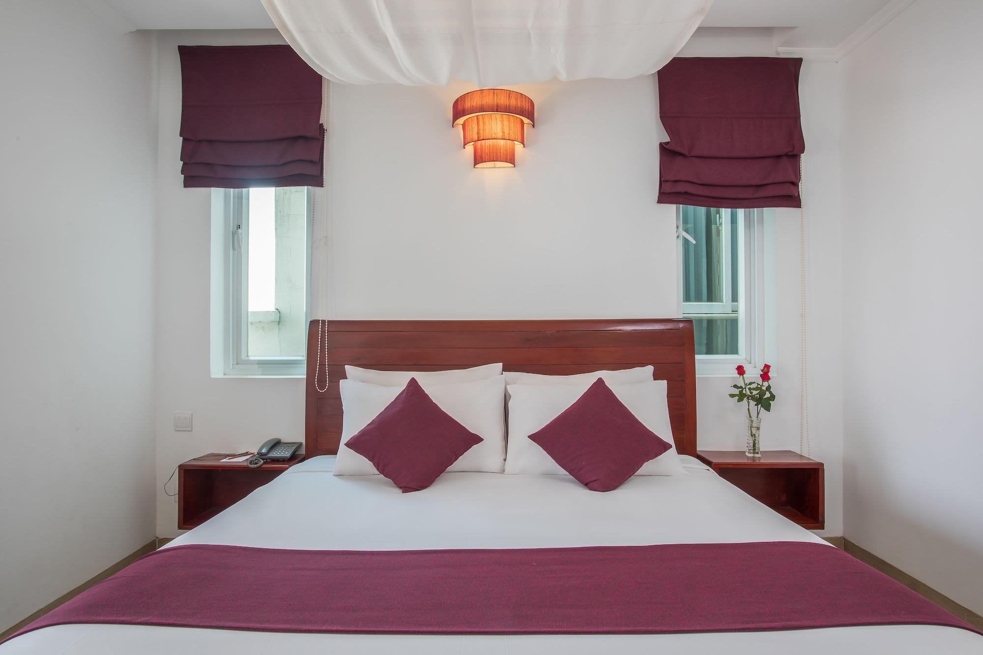 V Hotel Phnom Penh Bagian luar foto