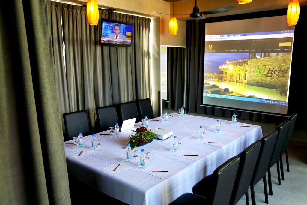 V Hotel Phnom Penh Bagian luar foto