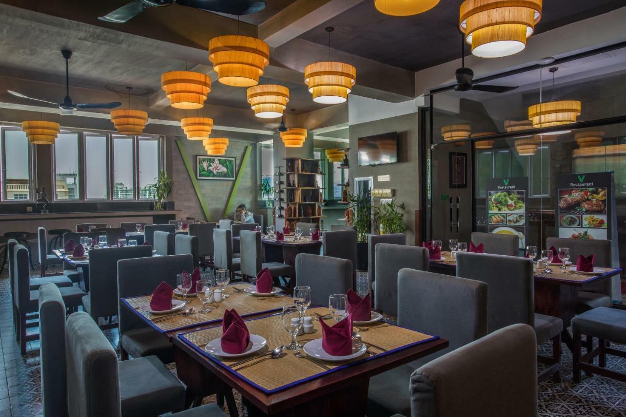 V Hotel Phnom Penh Bagian luar foto