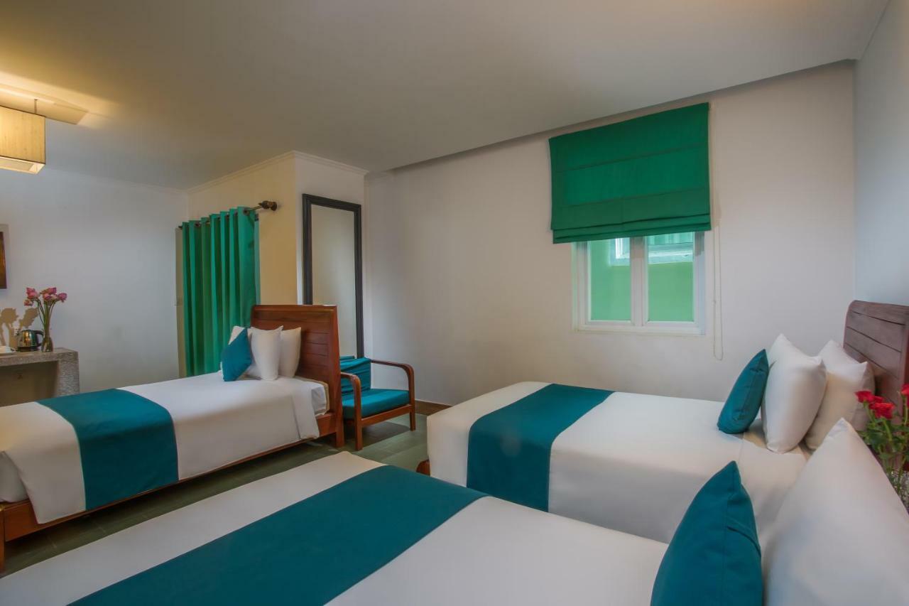 V Hotel Phnom Penh Bagian luar foto