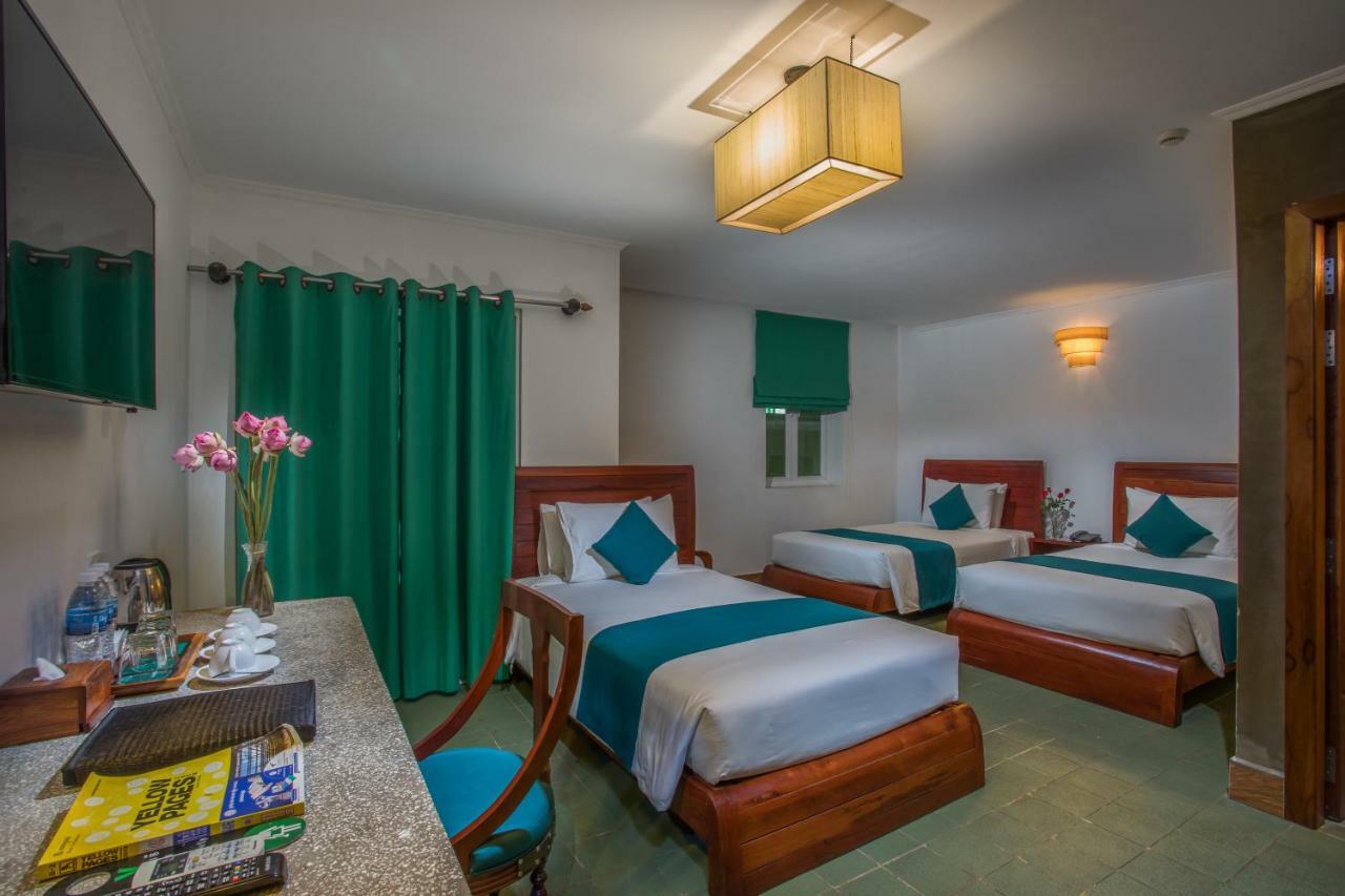 V Hotel Phnom Penh Bagian luar foto