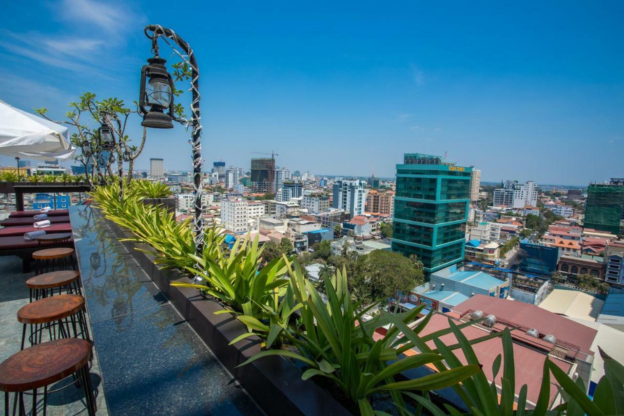 V Hotel Phnom Penh Bagian luar foto