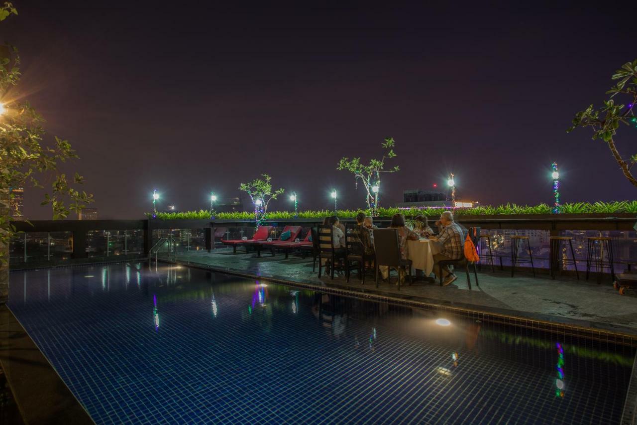V Hotel Phnom Penh Bagian luar foto
