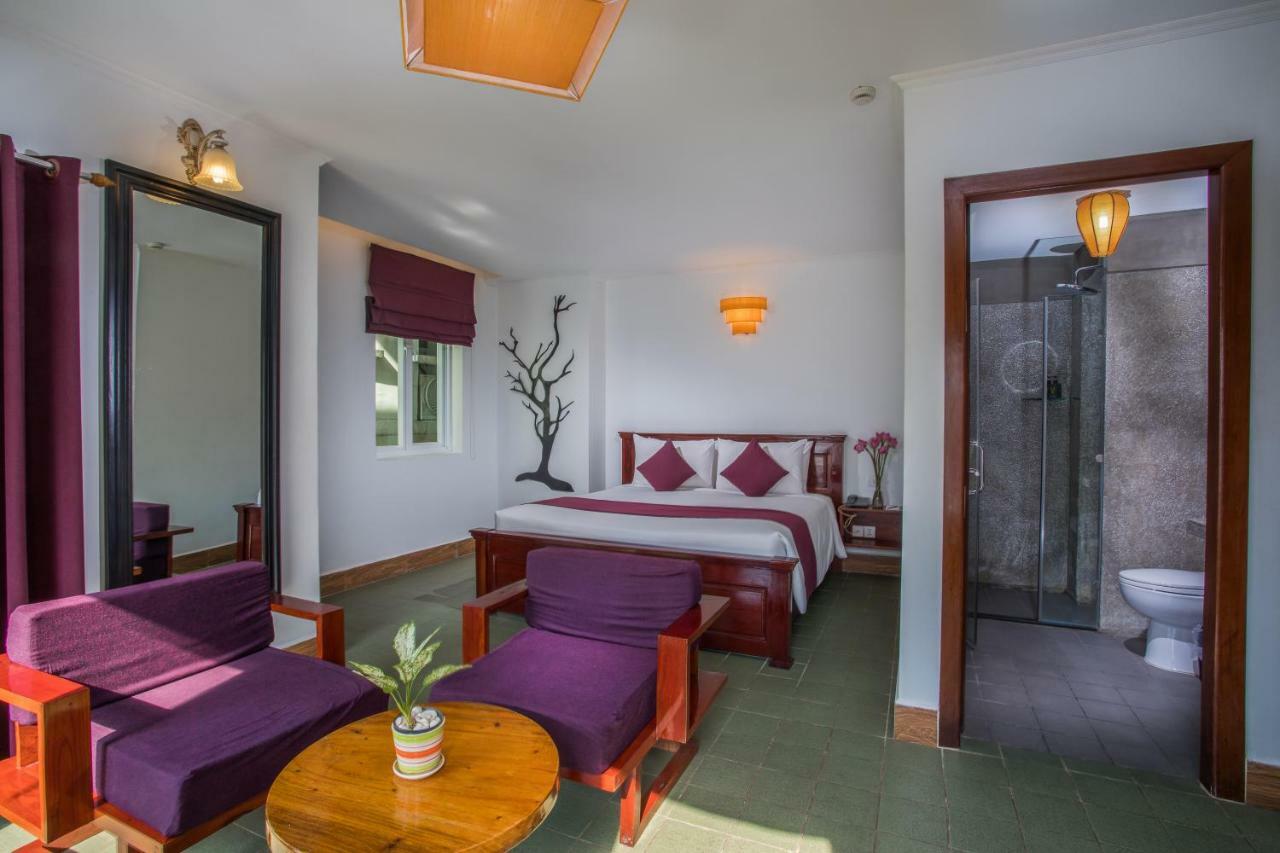 V Hotel Phnom Penh Bagian luar foto