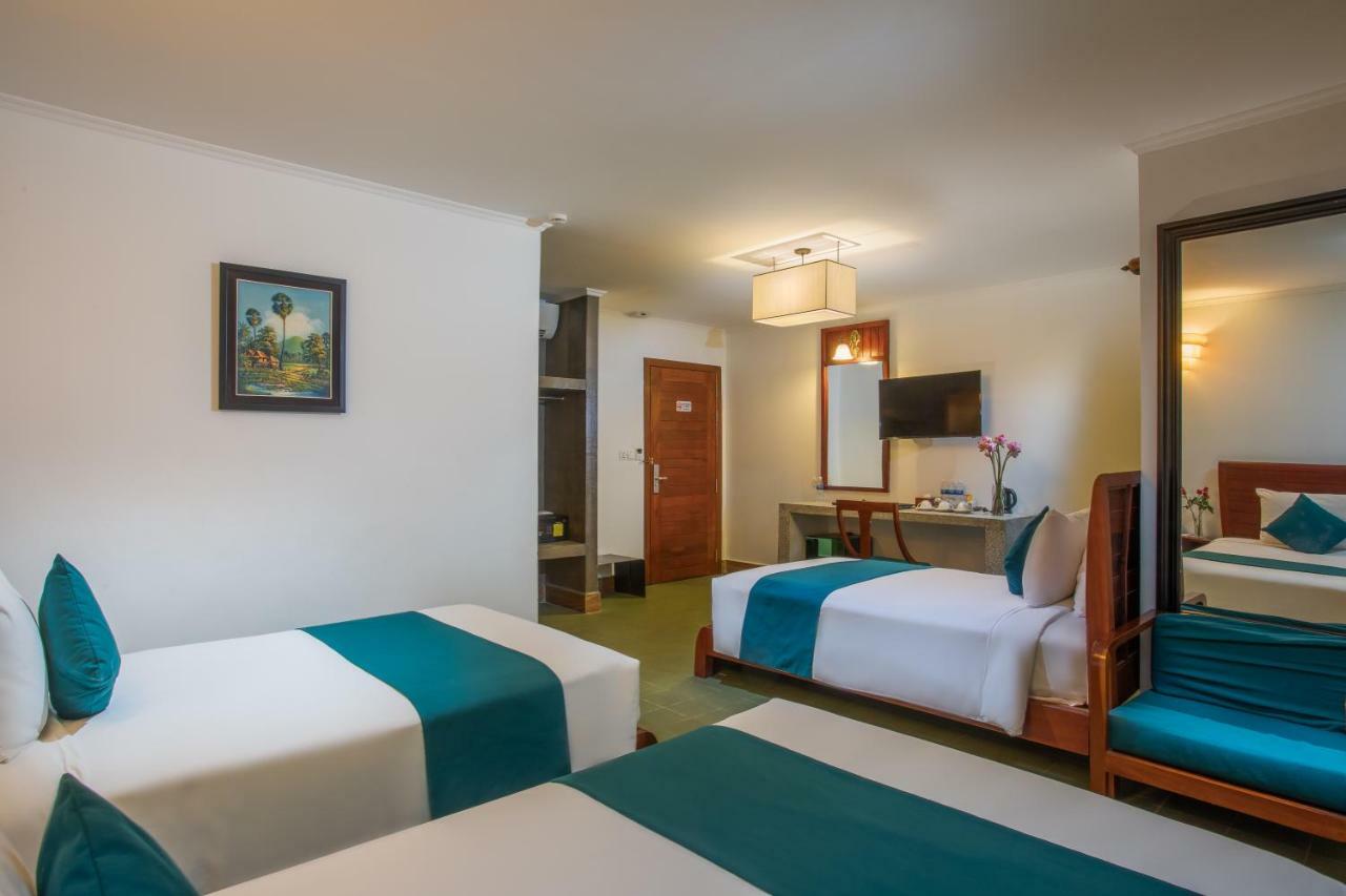 V Hotel Phnom Penh Bagian luar foto