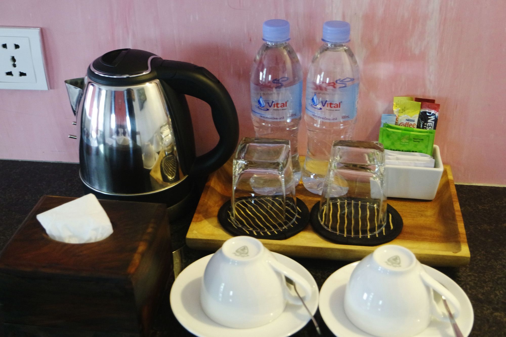 V Hotel Phnom Penh Bagian luar foto