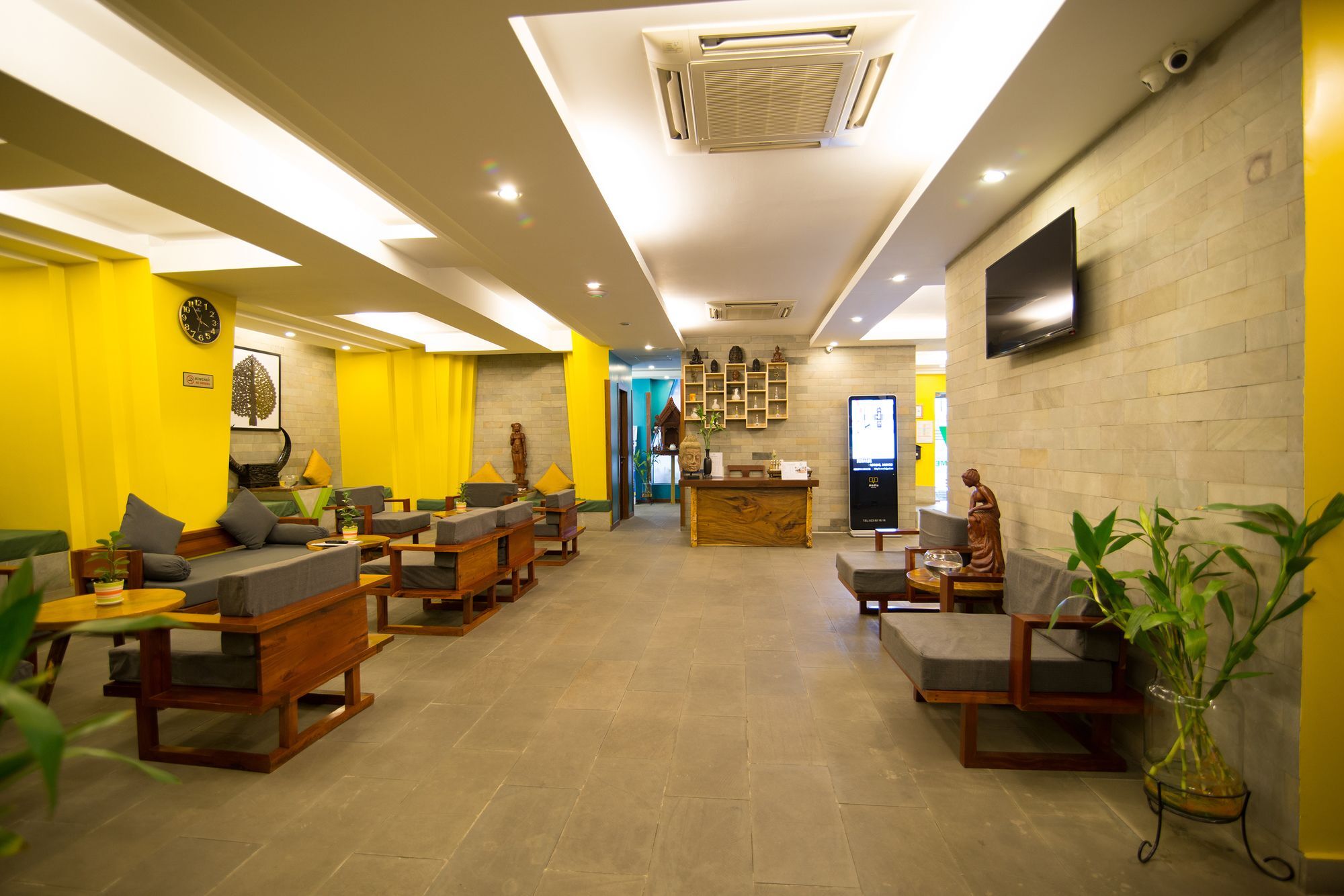 V Hotel Phnom Penh Bagian luar foto