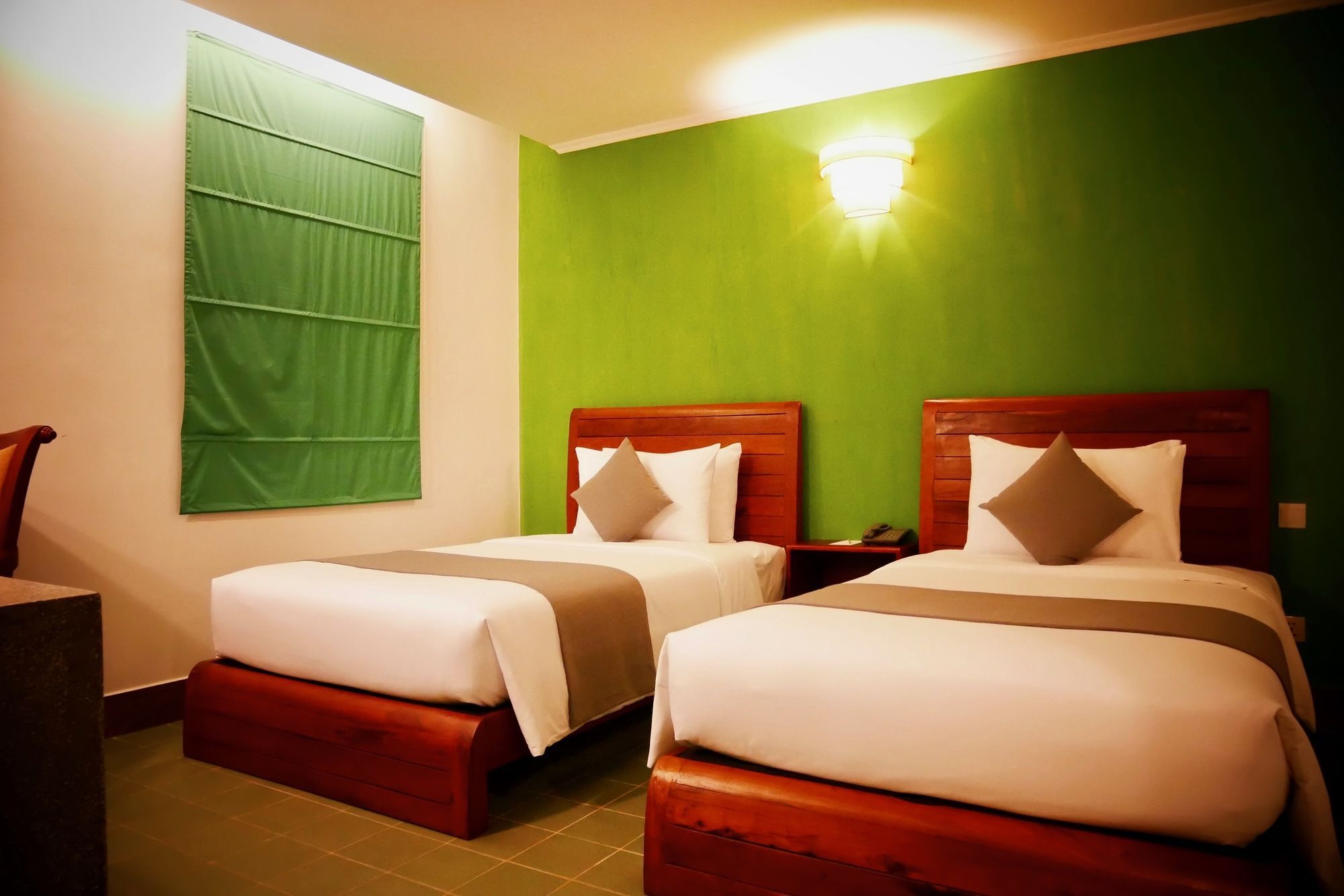 V Hotel Phnom Penh Bagian luar foto