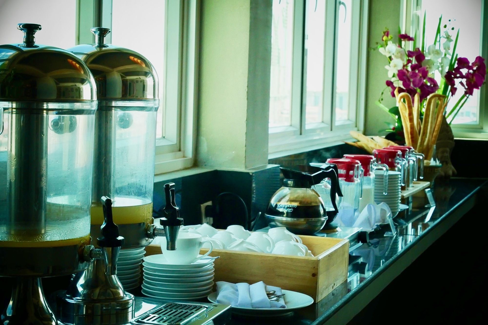 V Hotel Phnom Penh Bagian luar foto