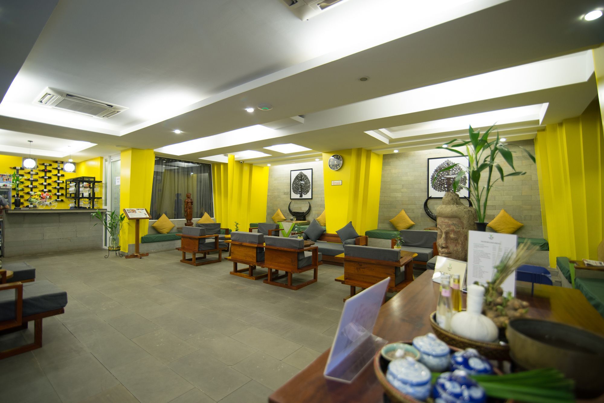 V Hotel Phnom Penh Bagian luar foto