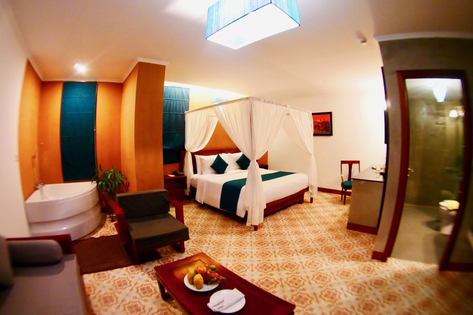 V Hotel Phnom Penh Bagian luar foto