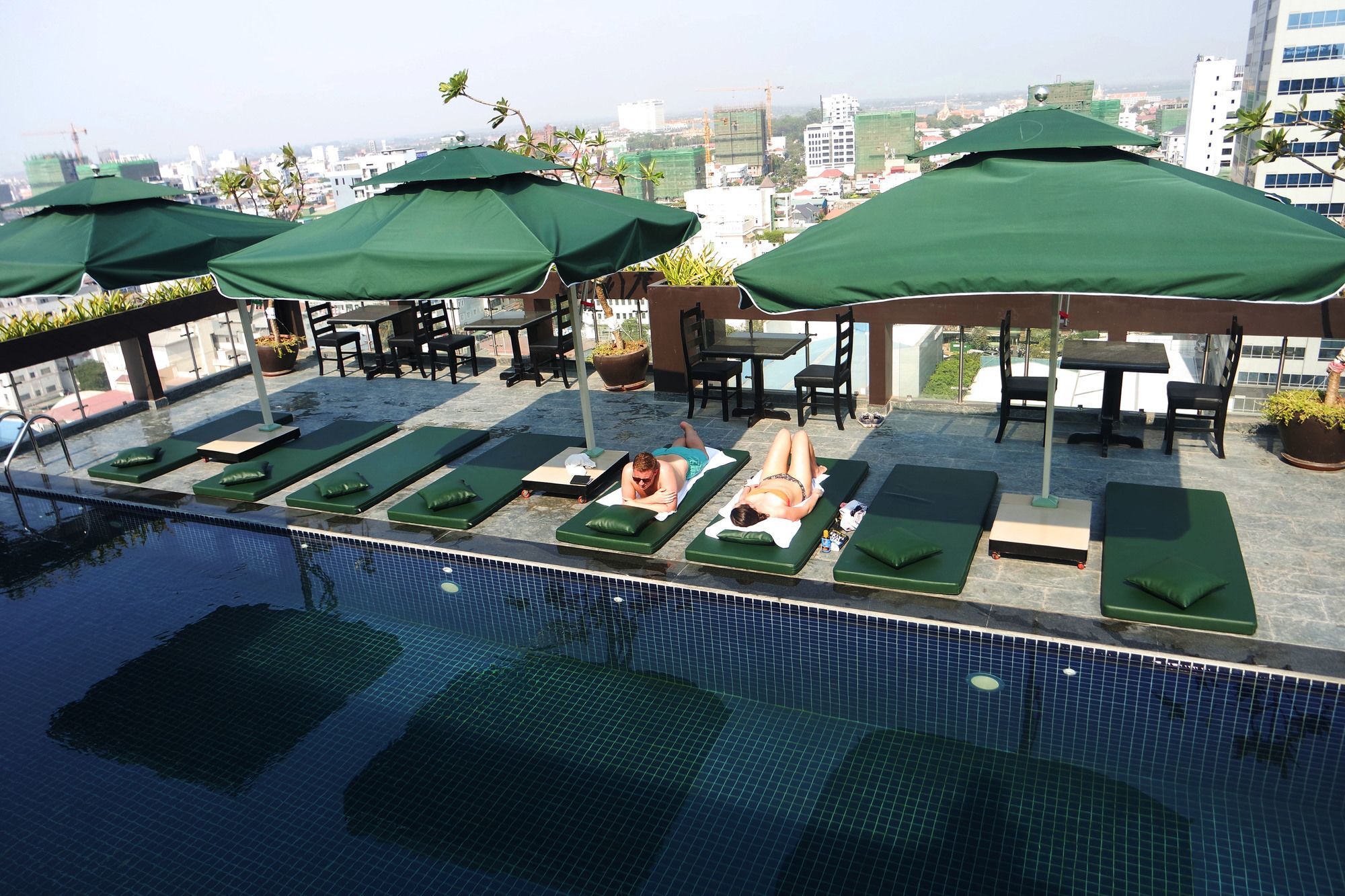 V Hotel Phnom Penh Bagian luar foto