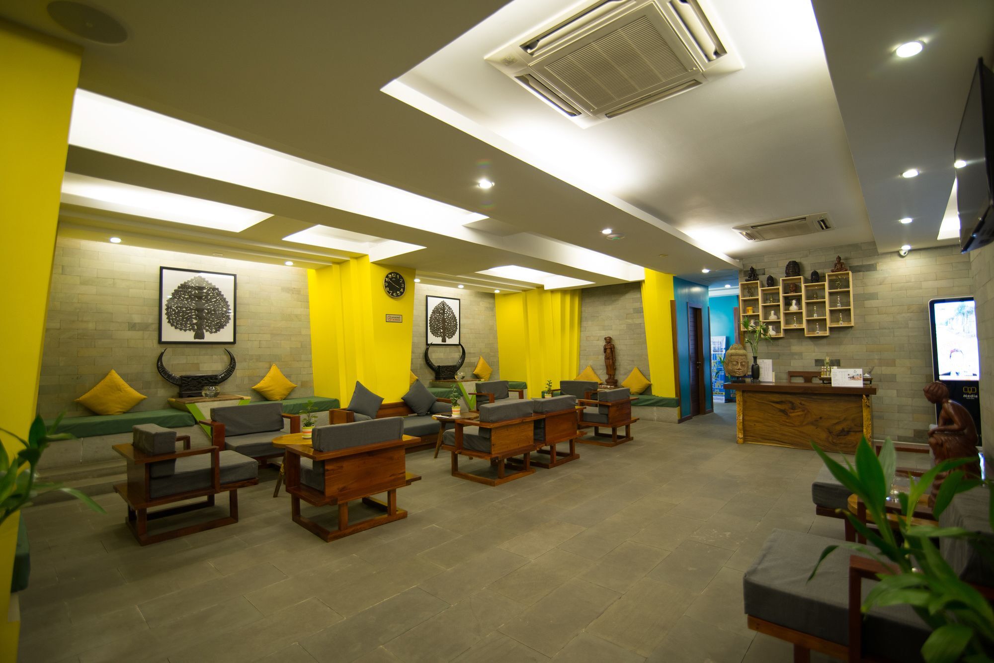 V Hotel Phnom Penh Bagian luar foto